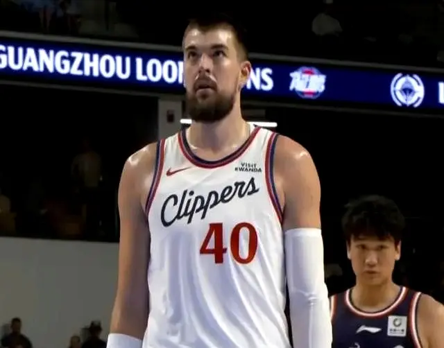 运球时的一, 方的防守, 竞争对手